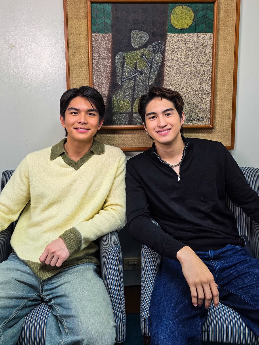 gmanetwork's tweet image. WELCOME, ANTON AND RAVE! 🥹

Back to the outside world na sina #AntonVinzon at #RaveVictoria matapos ang kanilang journey sa loob ng Bahay ni Kuya! ❤️‍🩹 #GMAPBBCollab