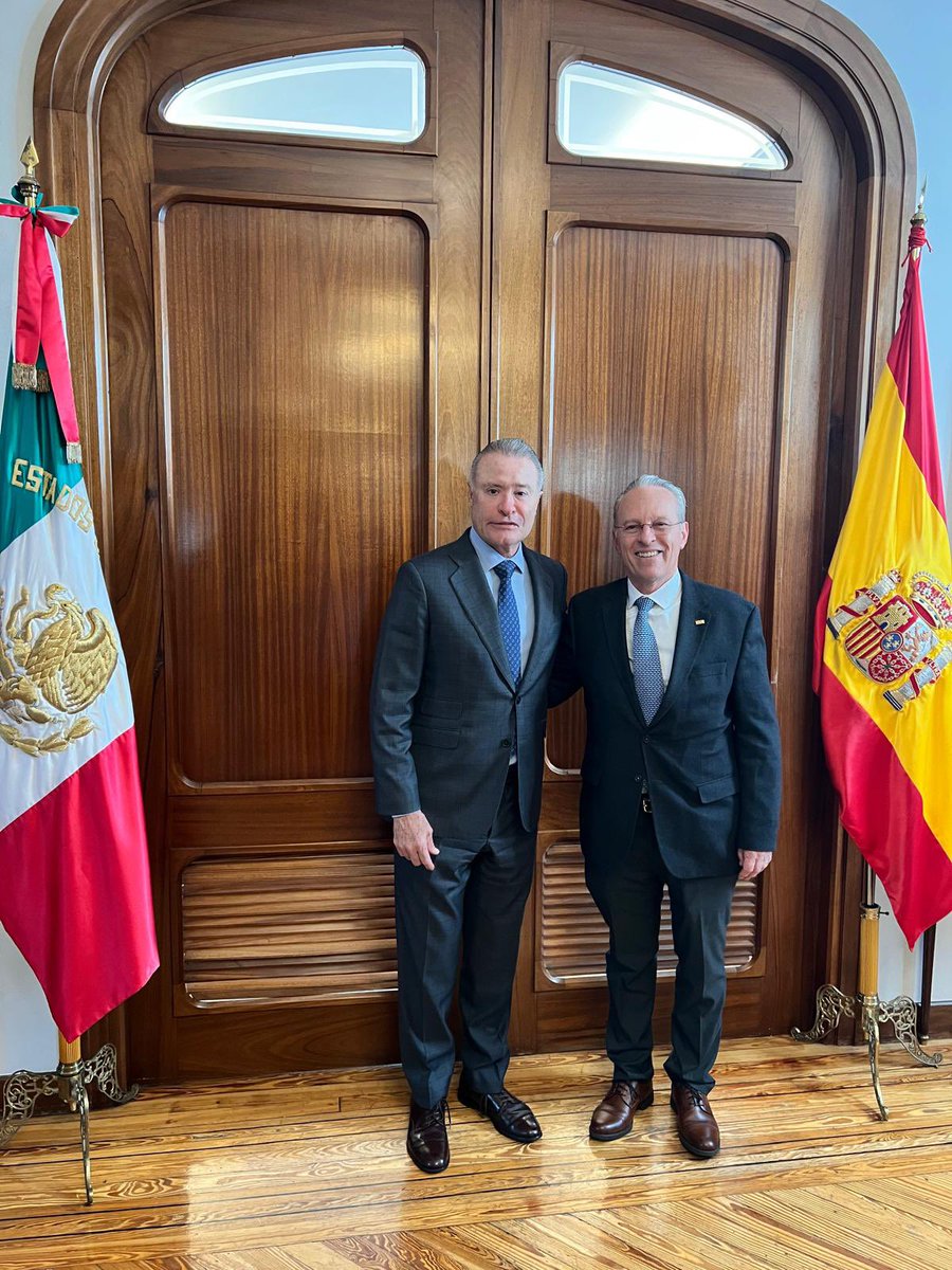 🤝🇪🇸🇲🇽 Reunión muy productiva del emb. <a href="/QuirinoOC/">Quirino Ordaz Coppel.</a> con <a href="/JoseMedinaMora/">José Medina Mora I.</a>, presidente del #CCE, donde se sostuvo una conversación provechosa para ampliar los canales de promoción de la inversión española en México y fortalecer los vínculos comerciales entre ambos países 📈✨