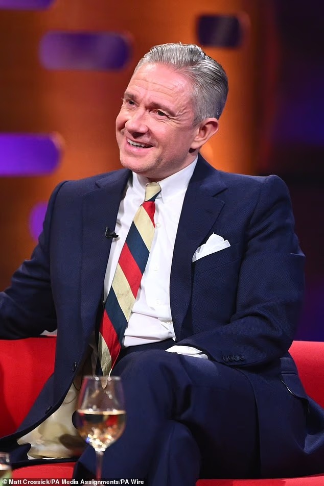 MartinFreemanMx's tweet image. #MartinFreeman👱🏻‍♂️✨🇬🇧💖 So gorgeously handsome as ever 🥹❣️on The Graham Norton Show, aired on January 16, 2026
So cute as always 🥰

#JohnWatson #BilboBaggins