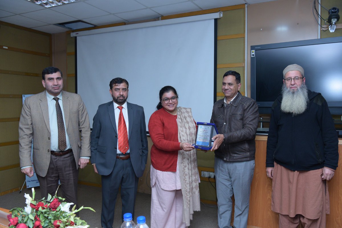 UAJK_Official's tweet photo. Registrar Prof. Dr. Saadat Hanif Dar addressed the participants of the NOPM at @UAJK_Official and presented a souvenir to Ms. Mariam Mustafa, appreciating her contribution as resource person and the participants’ engagement.
#UAJK #NOPM #HEC #NAHE #ProfessionalDevelopment #UAJK https://t.co/NIbjcL1EQv