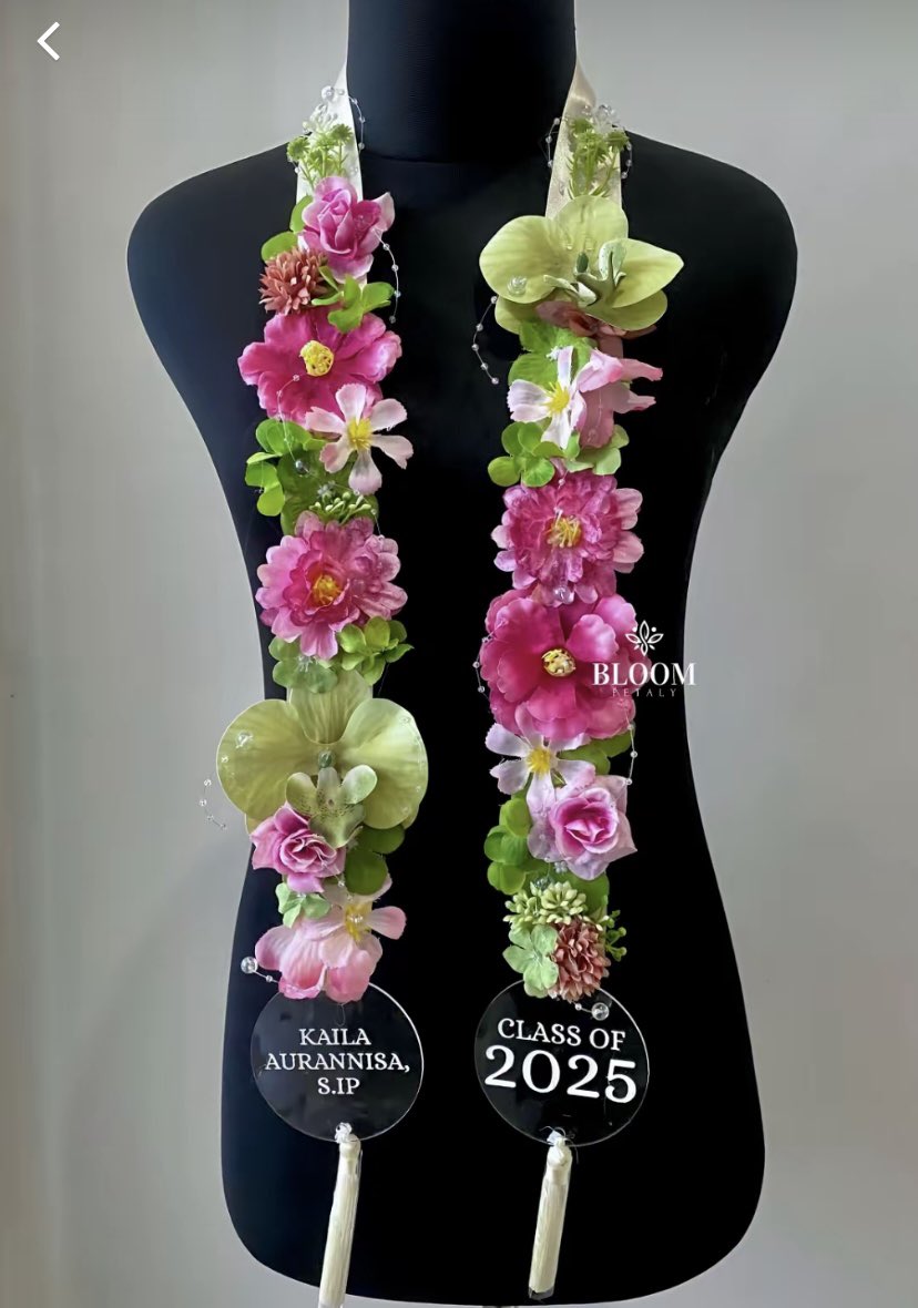 bakpa0w's tweet image. I really need this for my graduation. So pretty, OMG