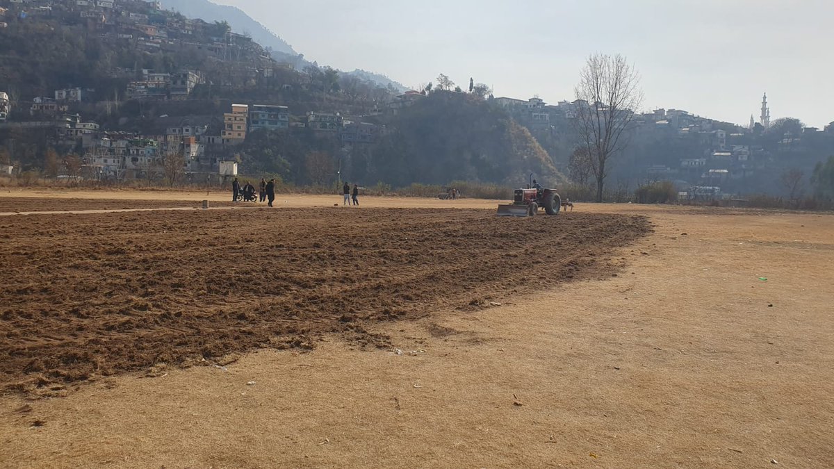 UAJK_Official's tweet image. Renovation work is underway at the Chella Campus sports ground of @UAJK_Official to improve facilities and promote a stronger sports culture among students. The upgrade aims to support student engagement in sports and physical activities.
#UAJK #ChellaCampus #CampusDevelopment