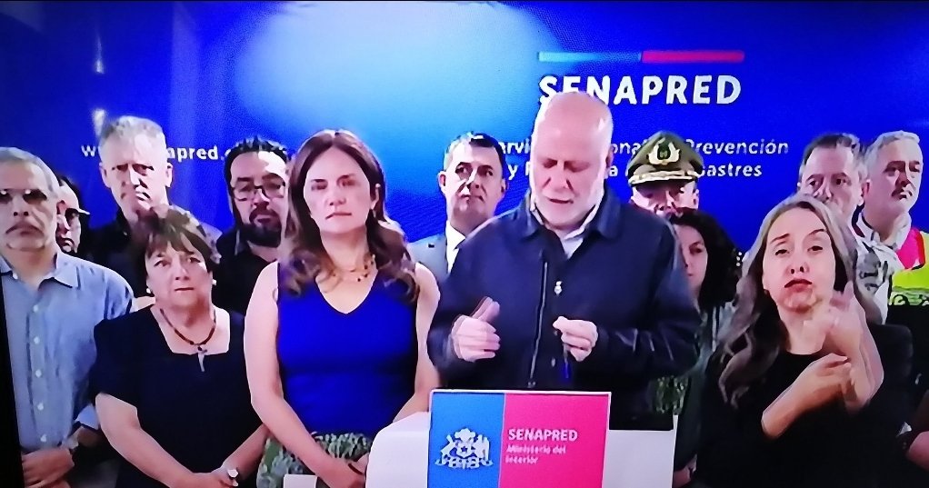 Tor25899035's tweet image. 🇨🇱 | SENAPRED: FRACASO TOTAL
El Fraude Amplio y el PC desmantelaron ONEMI para montar una burocracia de amigos y militantes llamada Senapred. Más cargos, cero gestión. Resultado: un Estado inepto e indolente que falla en cada emergencia. Una vergüenza nacional.