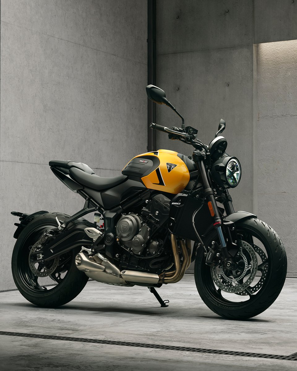 UKTriumph's tweet image. Introducing the NEW Trident 660!
 
Triple the thrill. Upgraded.
 
Enhance your ride with top-tier technology and 95 PS of peak power.
 
Discover the NEW Trident 660: bit.ly/45hfyHc
 
#ForTheRide #TriumphMotorcycles #Trident660 #Roadster #TriumphUnleashed2026