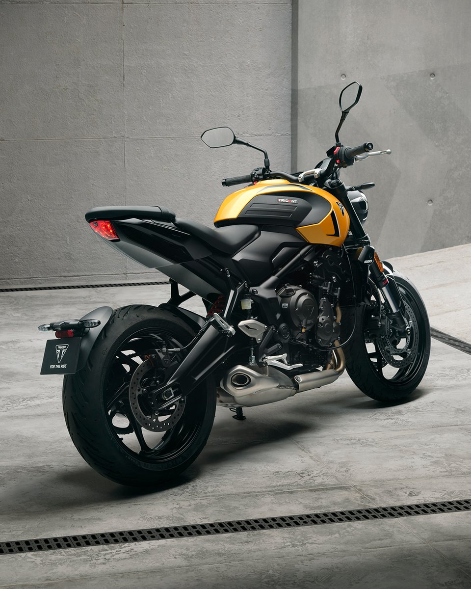 UKTriumph's tweet image. Introducing the NEW Trident 660!
 
Triple the thrill. Upgraded.
 
Enhance your ride with top-tier technology and 95 PS of peak power.
 
Discover the NEW Trident 660: bit.ly/45hfyHc
 
#ForTheRide #TriumphMotorcycles #Trident660 #Roadster #TriumphUnleashed2026