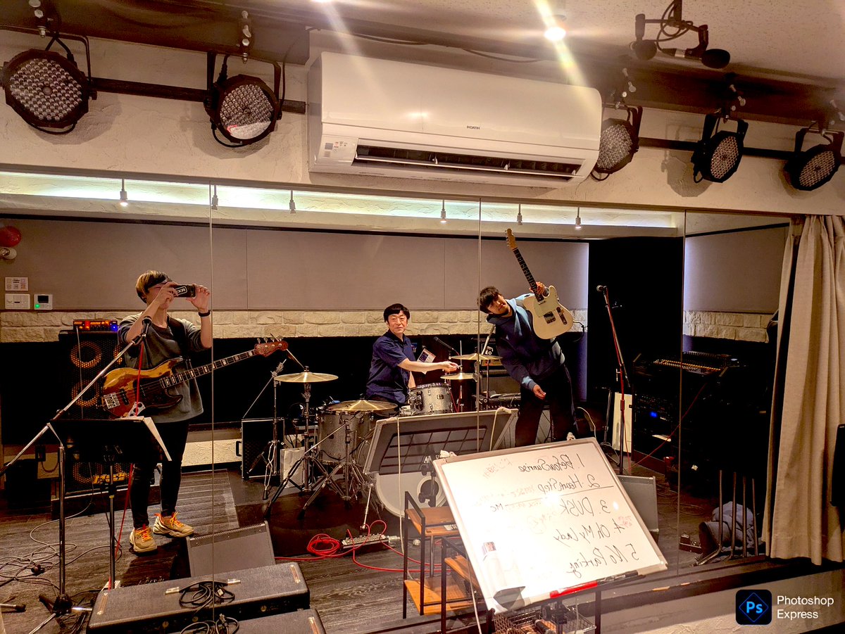 ✨拡散希望✨
2026/03/01 BAYSIS 
「Funky&amp;Folksy」の公演は
弾き語りでの演奏に加えて
バンド編成でも演奏することが決定しました。

Dr.ミズシリヨシユキ(<a href="/mizushirythm/">ミズシリヨシユキ</a>)
Ba.ベー(<a href="/ve0204/">ベー</a>)

最高のgrooveをお届けしますので
是非お越し頂きたいです！！！