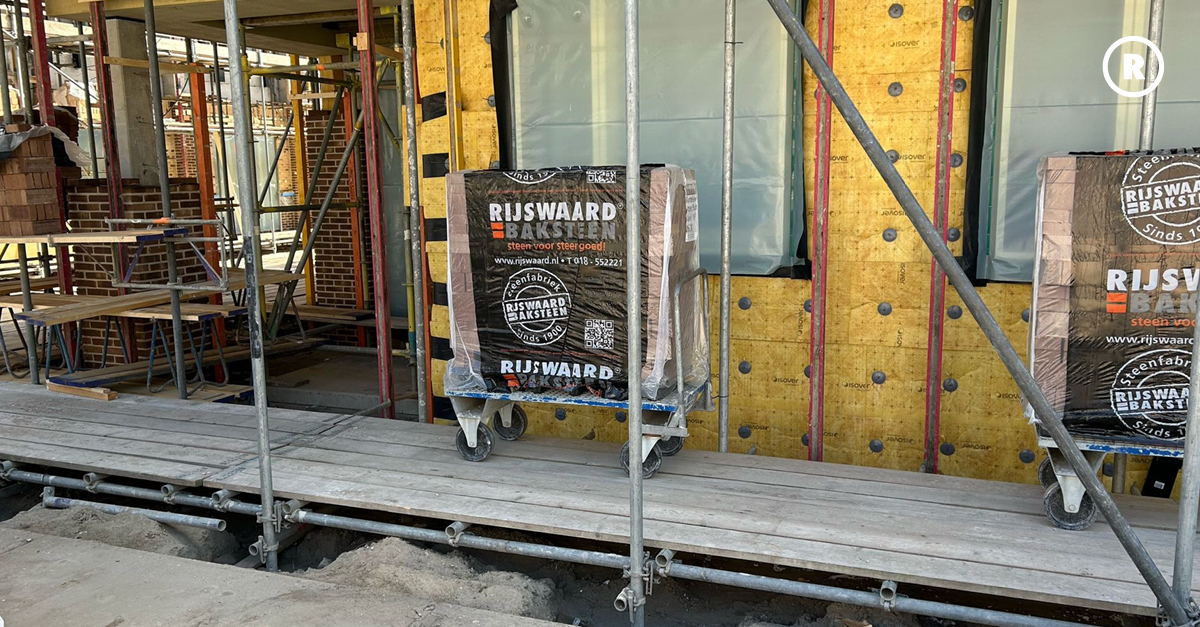 Duurzaamheid zit ook in logistiek ♻️
Met pilotprojecten testen we duurzame retourpallets voor minder afval en efficiënter transport 🚚🌱
Steen voor steen, goed.

#SteenVoorSteenGoed #Rijswaard #Duurzaamheid