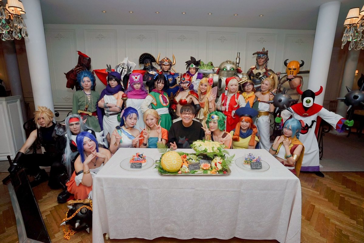 ドラクエの神であられる堀井雄二さんのお誕生日パーティに 女戦士としてお邪魔してきました❗️
最高の空間でした😁✨

ドラクエ40周年もおめでとうございます🎊