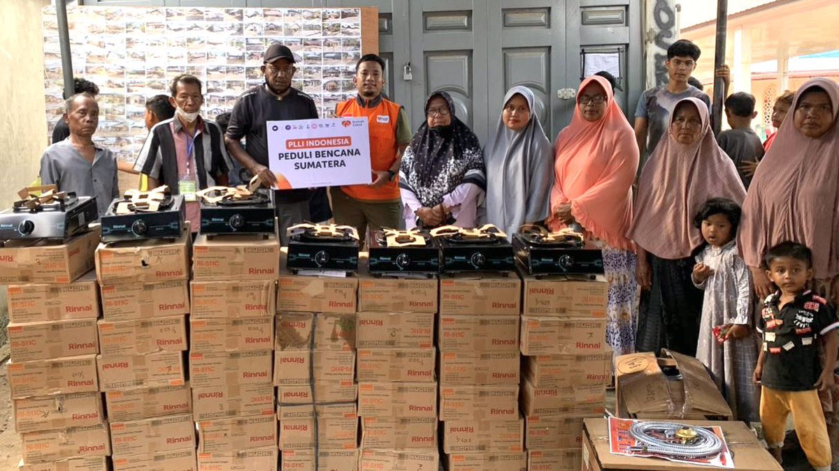 silvervenus_'s tweet image. [UPDATE]

Pada hari Kamis, 15 Januari 2026 telah dilakukan penyaluran bantuan Perlengkapan Dapur bagi Warga Desa Meunasah Raya, Kec. Meurah Dua, Kab. Pidie Jaya, Aceh oleh tim relawan @rumahzakat

Terima kasih banyak untuk bantuan dari PLLI dan Rumah Zakat🤍🧡