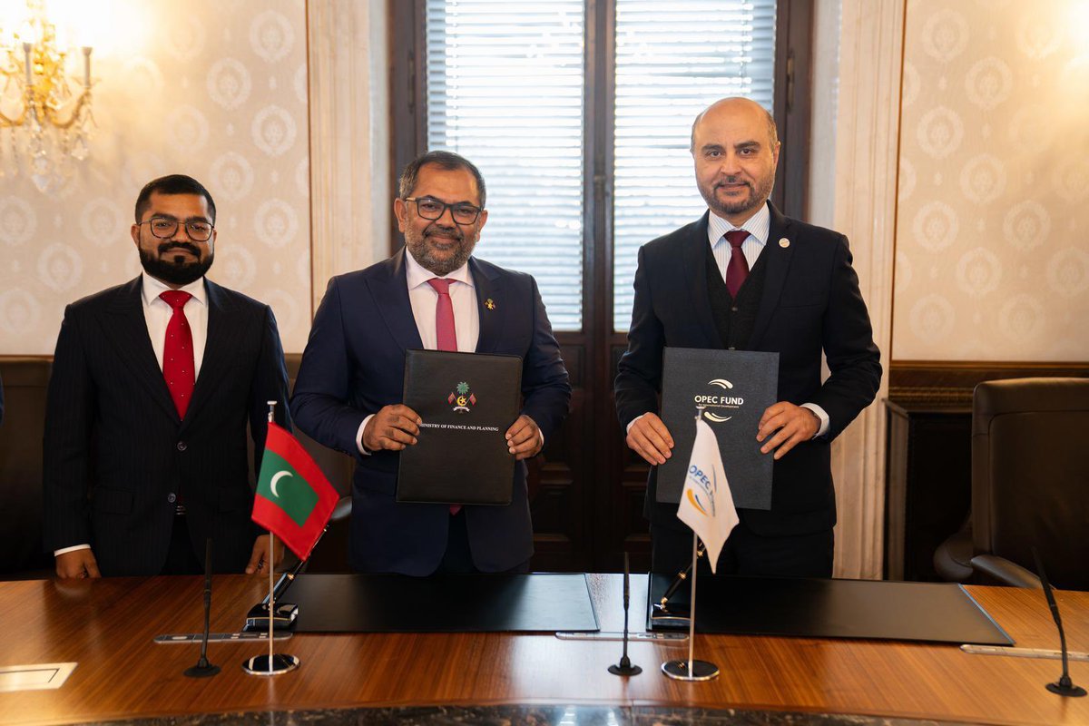 MoosaZameer's tweet image. Today, I signed a new Country Partnership Framework with the @TheOPECFund alongside President Dr Abdulhamid Alkhalifa, strengthening our long-standing partnership.

The framework sharpens our joint focus on climate resilience, sustainable infrastructure, renewable energy and