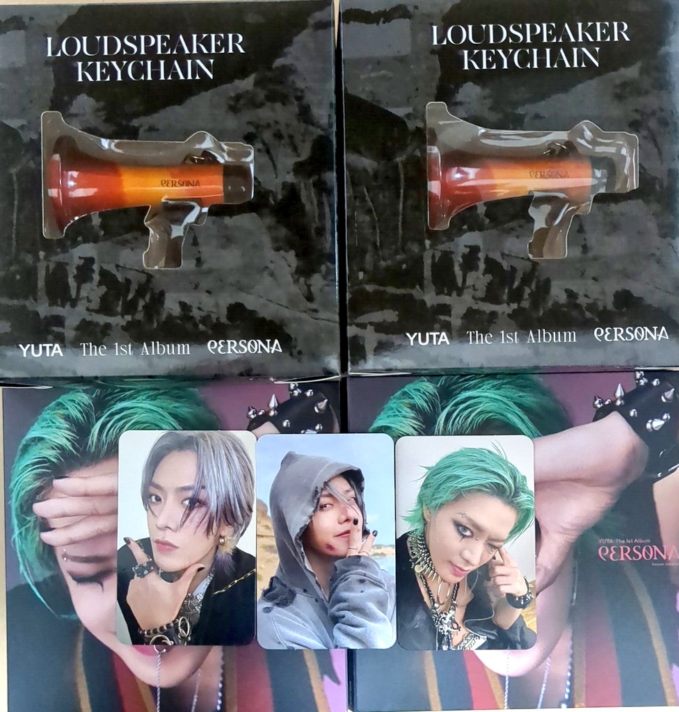 PERSONA (Venom Version) キーチェーン付きの方も良いー トレカがCute♡