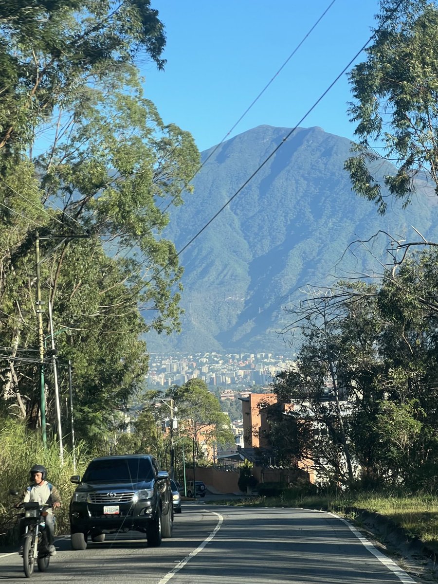 esifontes's tweet image. Caracas, buenos días.