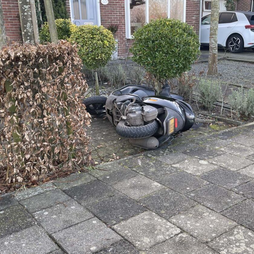 Aanrijding tussen scooter en personenwagen
