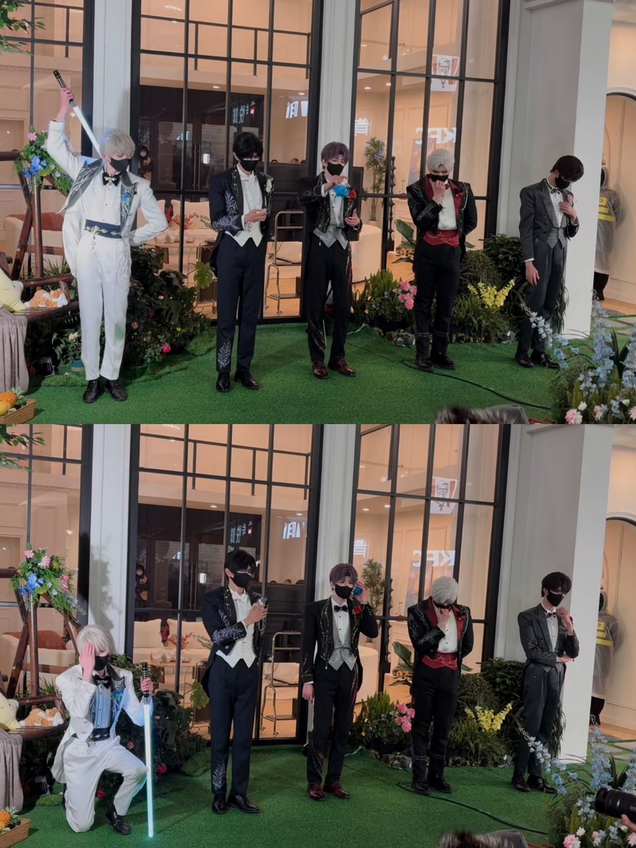 I’M CRYING  other LI cosers are holding something small for the curtain call

zayne = probably a jasmine flower
rafayel = a conch
sylus = a ring (?)
caleb = the necklace

while my man XAVIER here pulled out a mf lightsaber — A LIGHTSABER 😭😭