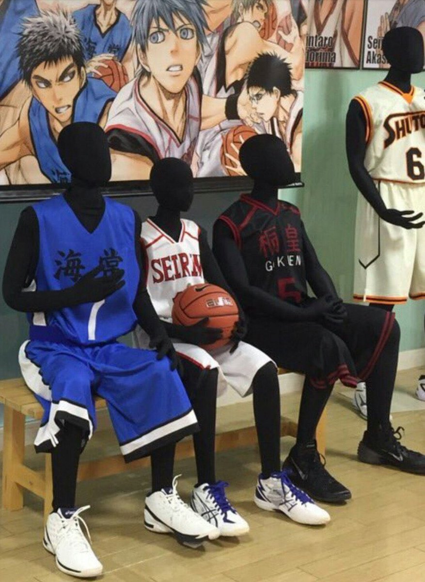 황흑 얘기 해줘~~~~ 사이즈가 3개 차이 나는데 옆에 나란히 있으면 체격차가 이 만큼이나 나는데도 경기 중에는 대등한 라이벌인 황이흑이 너무 최고 아니에요?? 이렇게 다른 둘이 사랑을 하고 있다고...