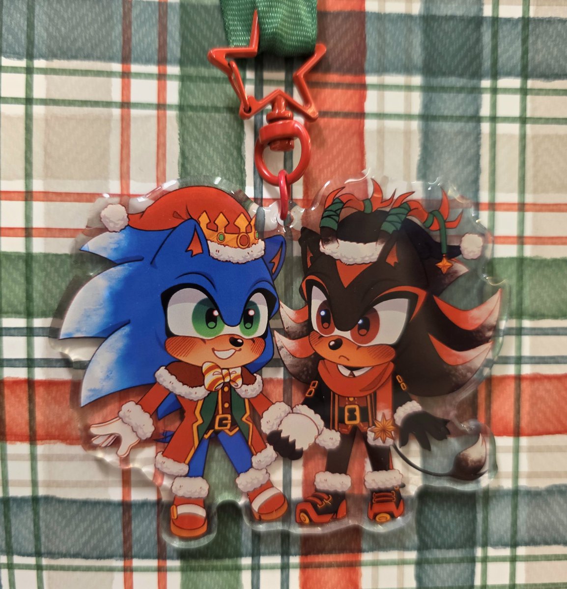 HoshiHaemon's tweet image. [GIVEAWAY] ‼️  

I know Christmas is over but I have this extra charm and I thought it would be nice to give it to someone!

• RT + Follow!
• International 🌍

Ends on February 10th
#sonadow #SonicTheHedgehog #ShadowTheHedgehog