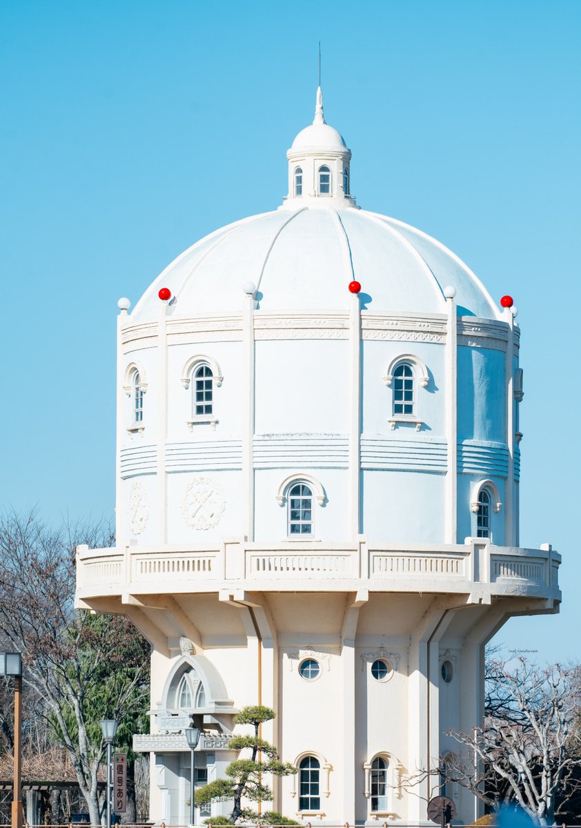 偶然見つけた何ともメルヘンチックな佇まいの建造物。近くまで見に行っ