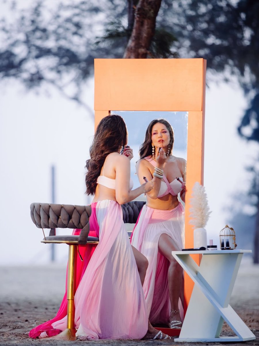 Charmsaves's tweet image. Sunny Leone

#SunnyLeone