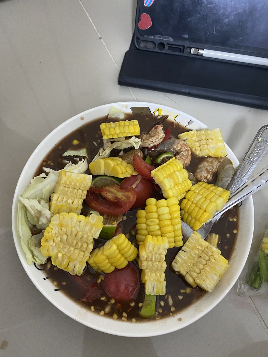 ElfHomeless's tweet image. ลองกินส้มตำที่มีปลาร้าครั้งแรกค่ะ และได้รู้ว่า พอแล้ว ไม่เอาอีกแล้วชีวิตนี้ ไม่ถูกใจกลิ่นอย่างแรง นั่งกินไปปวดหัวไป😂
ทุกคนกินปลาร้ากันมั้ยคะ?