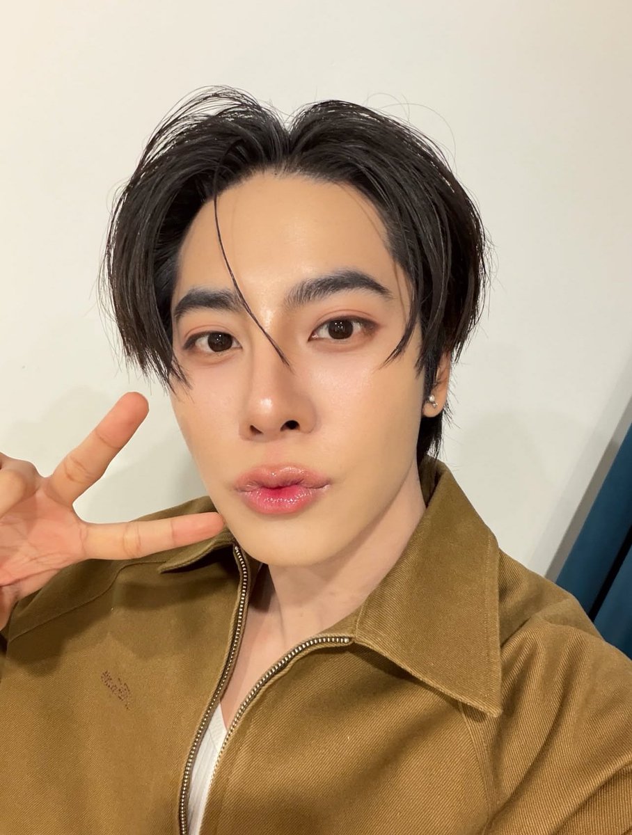 MixOfficialFC's tweet image. 20/01/26

IG : mixxiw ( Update )    

หล่อจึ้งมาก 🤩🔥

@wixxiws #mixxiw ♡ 
𖥦 #ส่วนผสมของมิกซ์