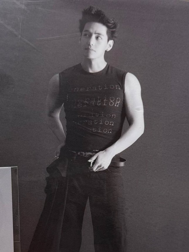 taeguide's tweet image. Taehyung is wearing Tom Ford Leopard Silk boxers