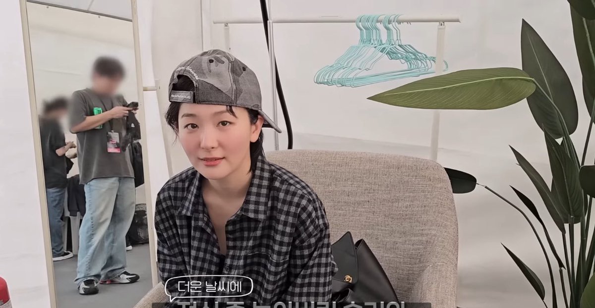 thalyonfilm's tweet image. loser gf x hot gf