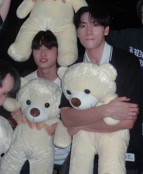 ionnoot's tweet image. WAIT... PUNGWAVE ??? THEY LOOKS TOGETHER THO 🥹

#pungphirunwat ; #waavetnp ; #pungwave