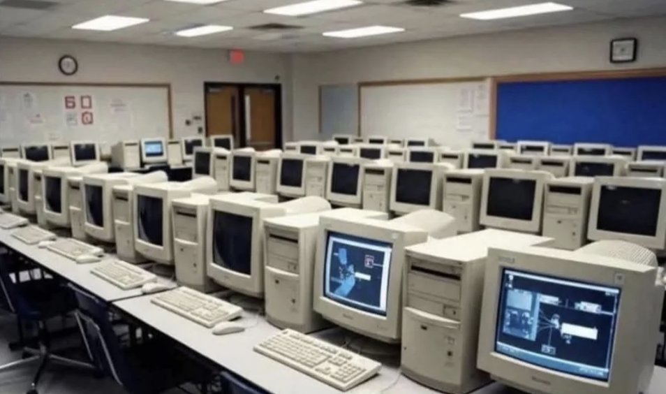 MensHumor's tweet image. Today's kids will never know how big of a deal it was to go to the computer lab.