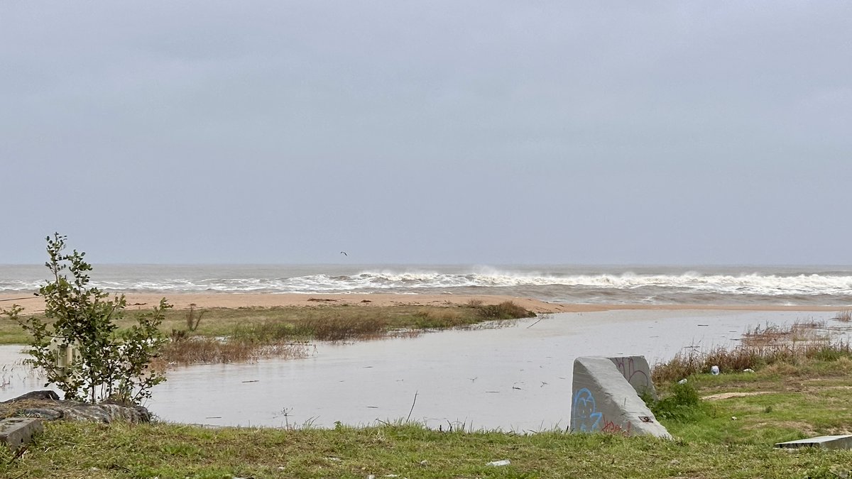 ⚠️𝗟𝗹𝗲𝘃𝗮𝗻𝘁𝗮𝗱𝗮

⛔️Hem tancat per acumulació d'aigua:
-Tram 0 de la riera
-Accessos al Camí de la Pomereda a tocar amb carretera Mas Bages
-Carrer Sant Elm entre av Mediterrània i Indústria
-Tots els passos subterranis de vianants

🙏Molta precaució 

#malgratdemar