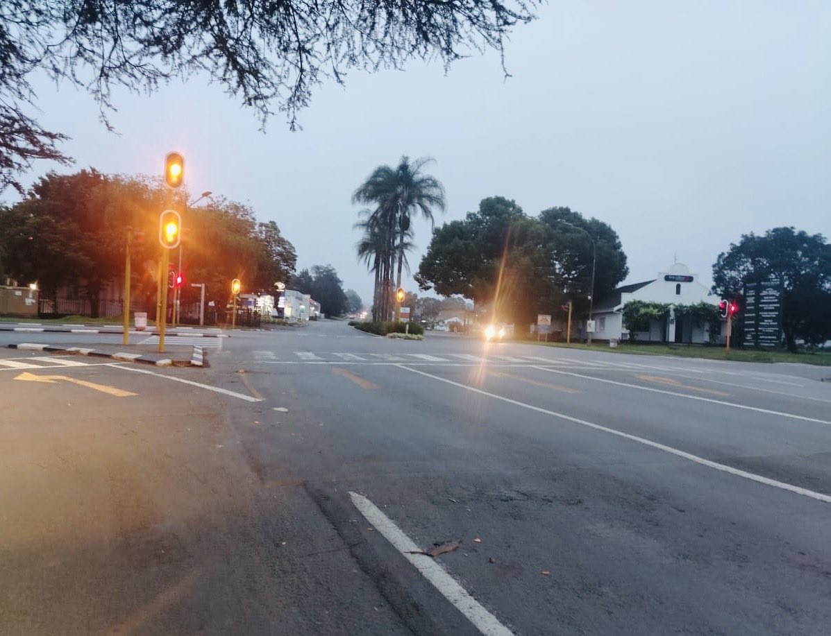 UmngeniLocal's tweet image. A MUNICIPALITY AT WORK

The street cleaning and refuse collection in the afternoon into the night continues daily in the Howick CBD.

#MakingProgressTogether