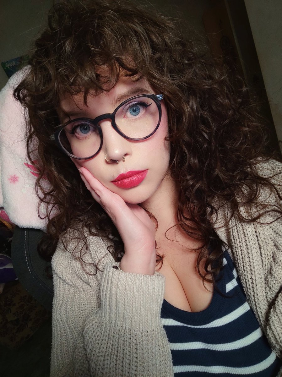 It's Tuesday! ✨ Did we all survive Blue Monday? 😔 

We'll be playing episode 7 &amp; 8 of #DispatchGame today! 🫣 Let's see how we did with all our choices!

twitch.tv/withafeather 🪶