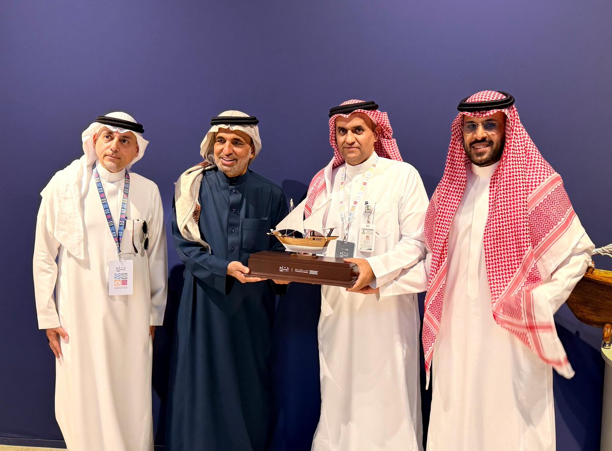 kauedu_sa's tweet photo. كرّم سعادة الرئيس التنفيذي لهيئة التراث الدكتور جاسر الحربش، ممثّل #جامعة_الملك_عبدالعزيز، سعادة الدكتور فيصل الصعاق، عميد كلية الدراسات البحرية، وذلك ضمن فعاليات مهرجان السفن الخشبية الأول بالمملكة، تقديرًا للمشاركة المتميزة للجامعة ممثّلةً بالكلية، وما قدّمته من إسهامات نوعية في إبراز التراث البحري وتعزيز الوعي بالقطاع البحري.

#KAU
#استثمر_في_مستقبلك