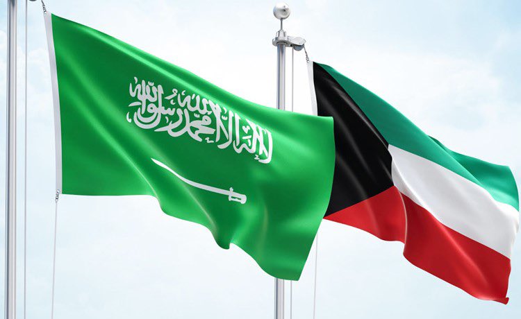 يانجد🇸🇦ماظني بعد رايتك راي
اللي يجي بعدك ترا دون قيمة

يامكثر الشعار في مدحة عداي
بالهون ياللي تنقلون النميمة

إي والله إني محتمي للي بقفاي
لنا على أرقاب المشايخ وسيمة

مانيب لاسعودي ولانيب حماي
لكن ليا أصتك الغريم وغريمة؟

نذرن علي لا أسوق بندق بيمناي 
تدفعني الجيرة وروح العزيمة