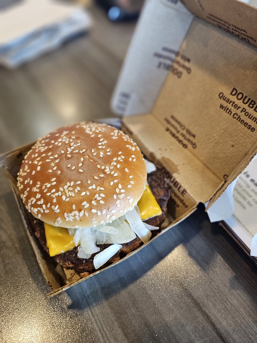 CheezeTalk_Pod's tweet photo. Extra onion and pickle, always! 
#ImLovinIt #MickeyDs @McDonalds 
🍔🍟🥤 https://t.co/dalOUSSmZL