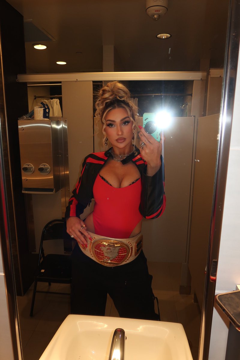 IZZI DAME tweet media