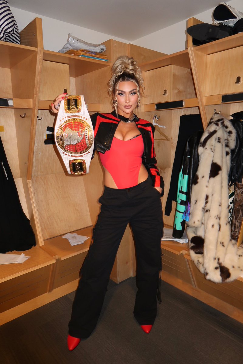 IZZI DAME tweet media