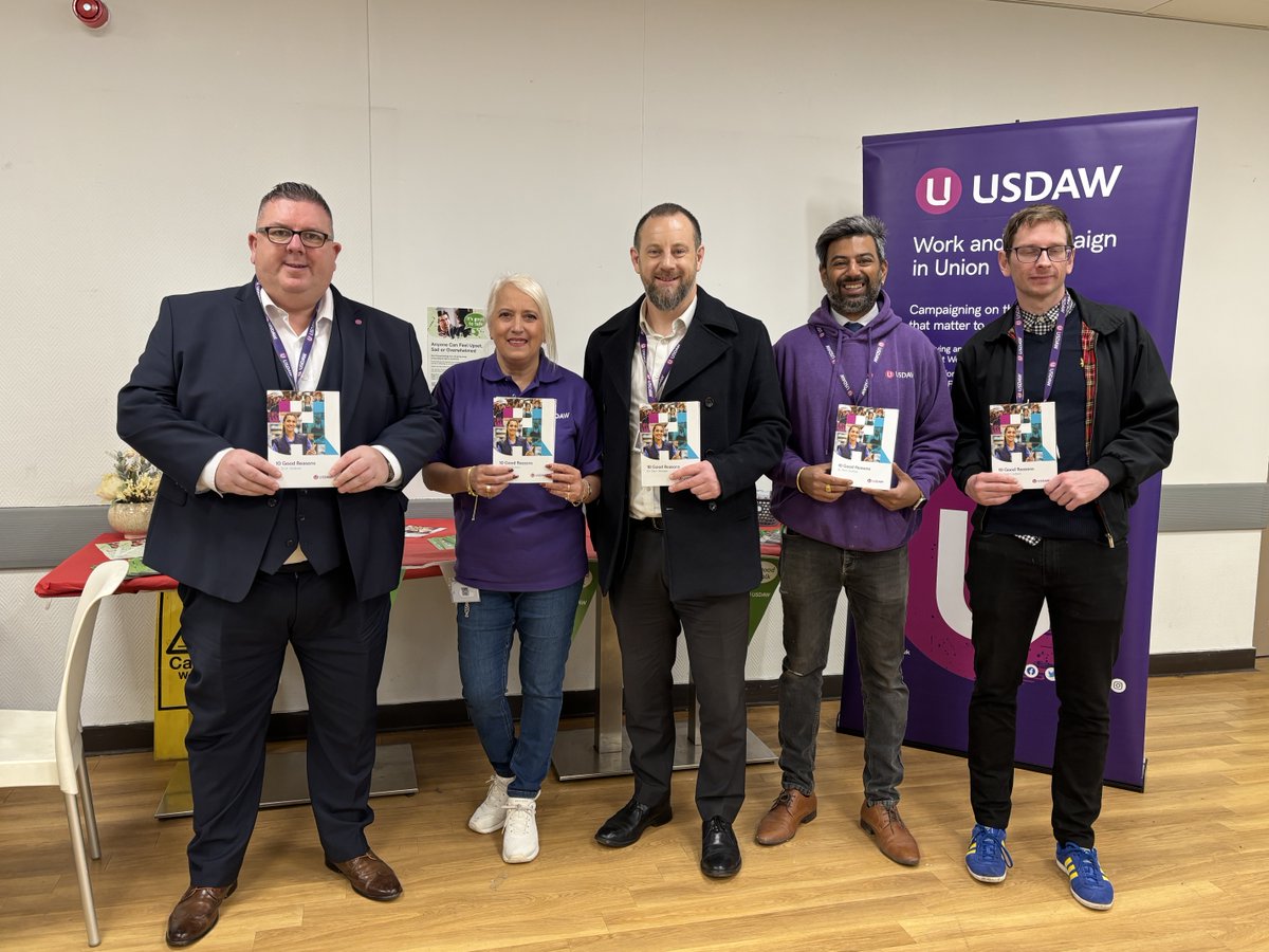 Deputy General Secretary Rab Donnelly has been out and about supporting our Membership Week today 🤝

Rab was joined by union rep Iain Pitt at both Morrisons Reading and Tesco Basingstoke, with rep Gina Izzo and Usdaw officials Sunny Makh and Jamie Gull 💪 😃