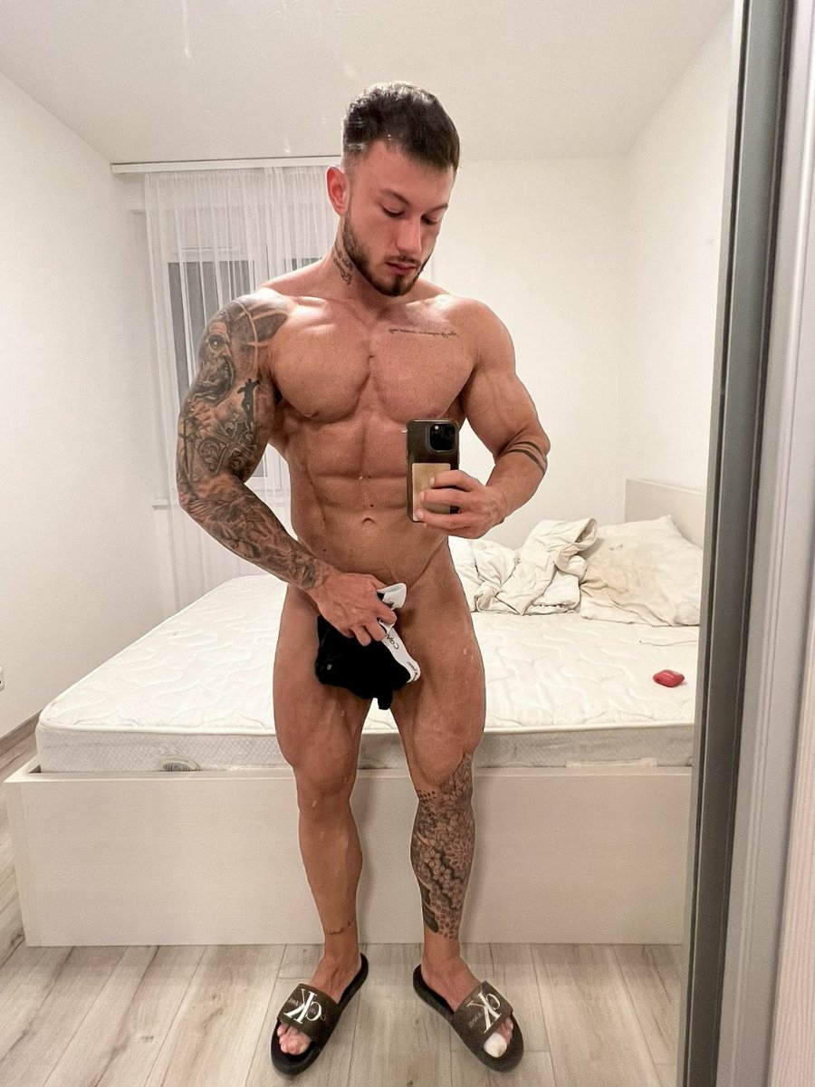 Chudai
All my content linktr.ee/bigrayvip