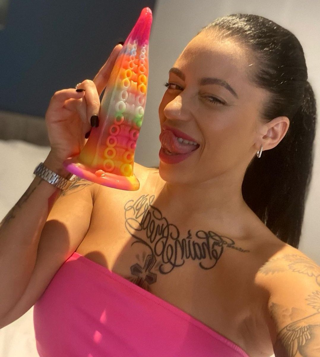 Our glow in the dark Skylla is ready to suck you into her world with her 8 inch tentacle just like the amazing <a href="/MDeSousaOver18s/">M De Sousa🔞</a> 🧜‍♀️