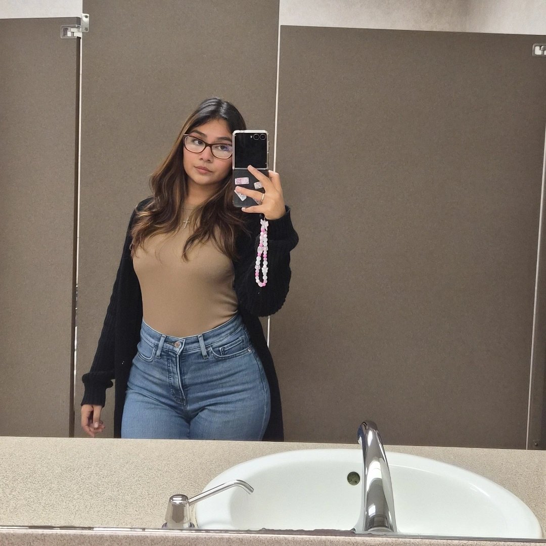 aallison00's tweet photo. #NewProfilePic https://t.co/w8KixvmKIs
