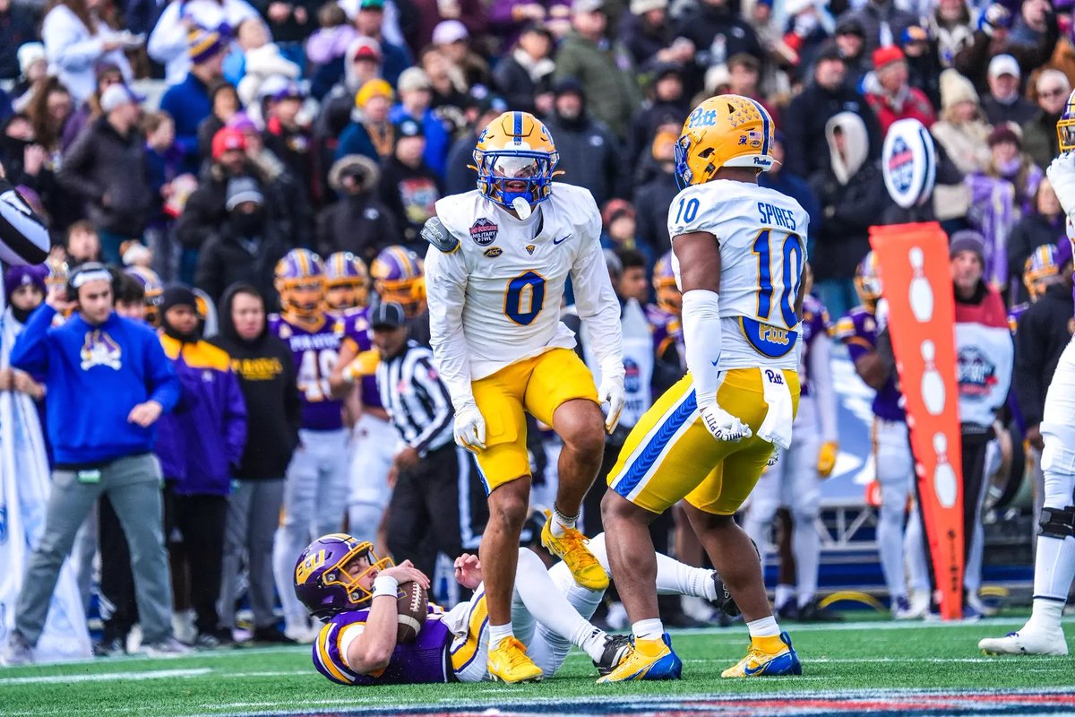 SchrouderRon's tweet photo. After a great conversation with coach @HarlonBarnett I am extremely blessed to receive another d1 offer from the university of Pitt #AGTG https://t.co/HrTqpKZt0j