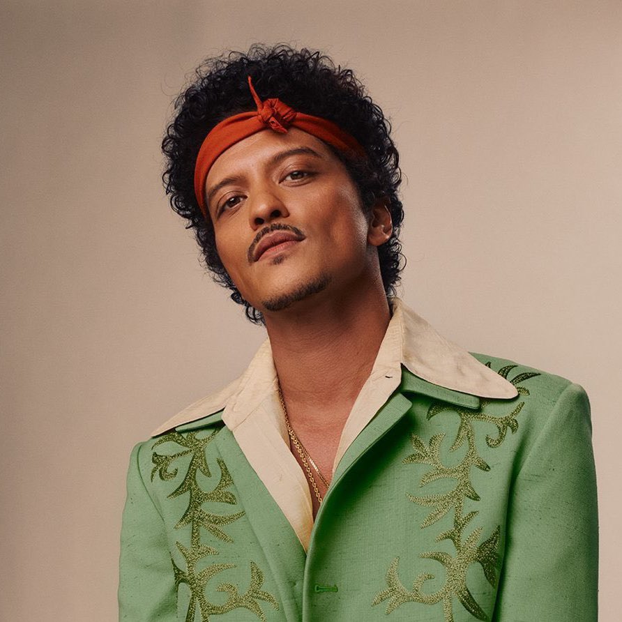 aidan7501's tweet image. Taylor Swift (329) is now the artist with the 4th most weeks in the top 10 of the Billboard Hot 100, surpassing Bruno Mars (328).