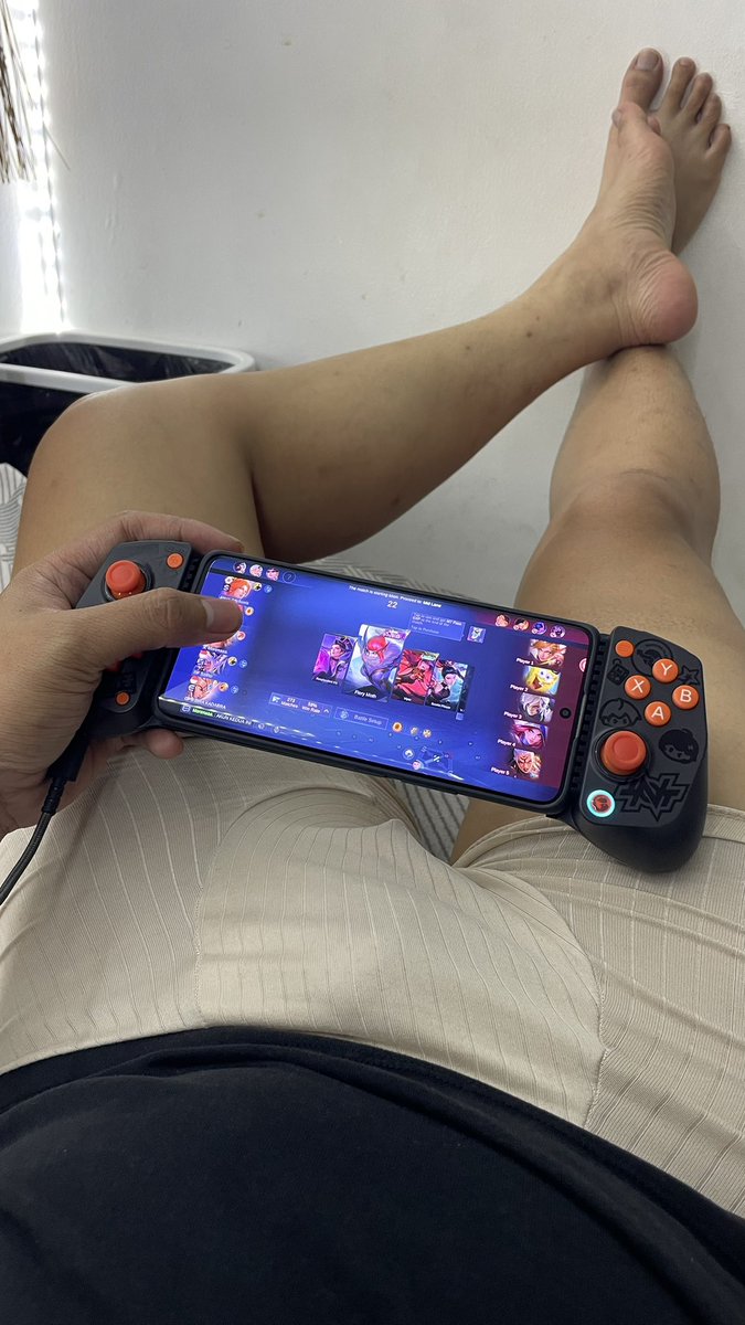 Anteng di kosan dr pulang gawe grgr ada maenan baru 👏