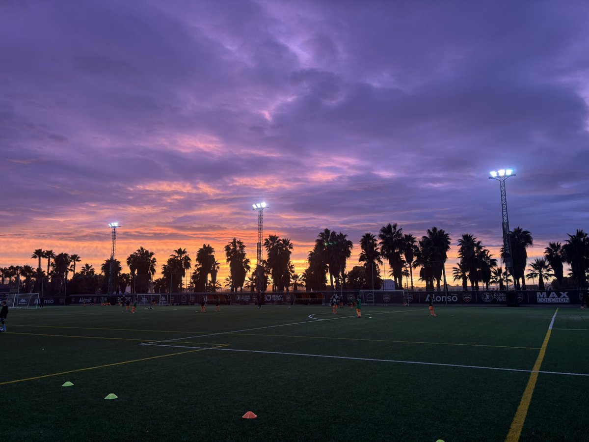 Entrenar con un atardecer así, tiene que influir en positivo… I ❤️ Patacona CF