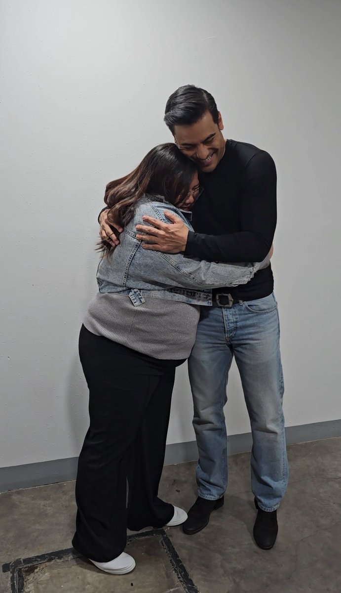 No sabes lo mucho que curaste con este abrazo 🥹 <a href="/_CarlosRivera/">Carlos Rivera</a> ✨️
Me llevare por siempre en mi corazón este momento 🙌🏻