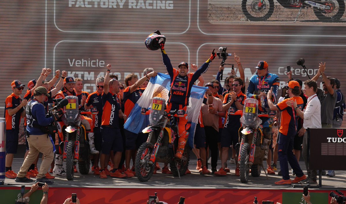 Orgullo argentino en el Dakar 2026
Felicitamos a Kevin Benavides por este nuevo título y por llevar una vez más la bandera argentina a lo más alto. #DAKAR