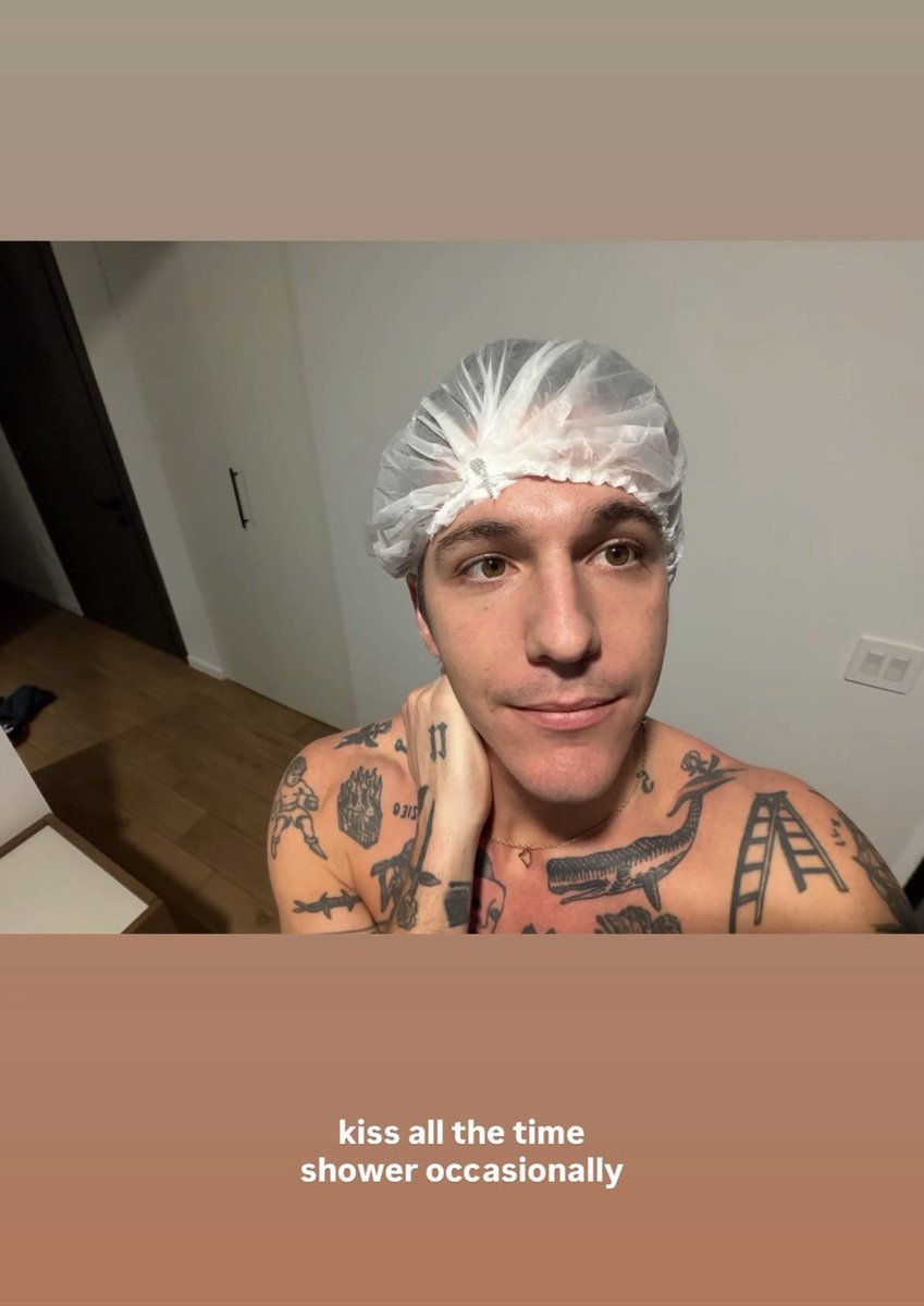 djolemodel's tweet image. he definitely doesn’t know what aperture means