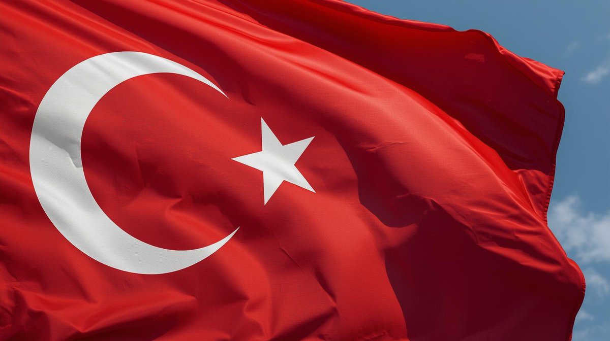 Bağımsızlığımızın, birliğimizin ve varlığımızın sembolü şanlı bayrağımıza yapılan alçak saldırıyı şiddetle kınıyorum .
#TürkBayrağı #Bayrak