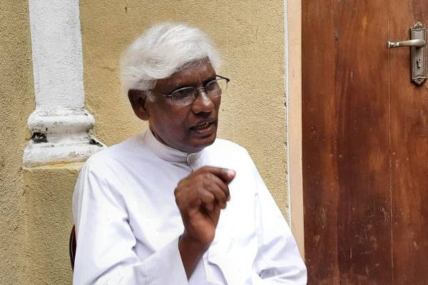 TamilGuardian's tweet photo. 🚨 Tamil priest challenges Dissanayake over illegal Buddhist temple

Social justice activist Rev. Fr. M. Sathivel has sharply questioned why Sri Lankan President Anura Kumara Dissanayake, who repeatedly claims there should be one law for both the South and the North, has failed to enforce that principle in the case of the illegally constructed Thaiyiddy Buddhist vihara in Jaffna.

Read more ⬇️

https://t.co/3PTV8SOcND