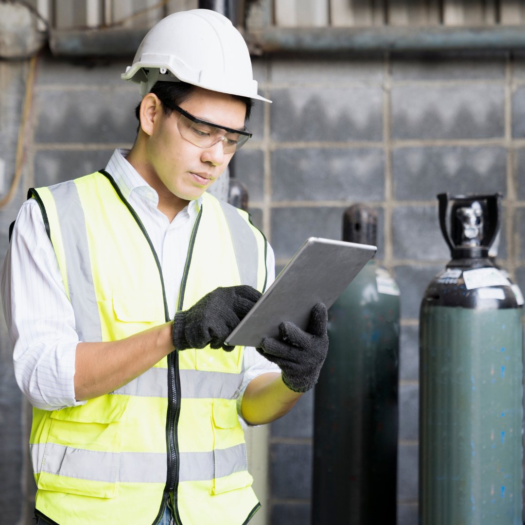 What’s the difference between Hydrogen Fluoride (HF), Anhydrous Hydrogen Fluoride (AHF), and Hydrofluoric Acid (HF(aq))?

Understanding the distinctions is critical for ensuring safety, compliance, &amp; performance in various applications. Read the full blog:hubs.ly/Q03-pSzb0